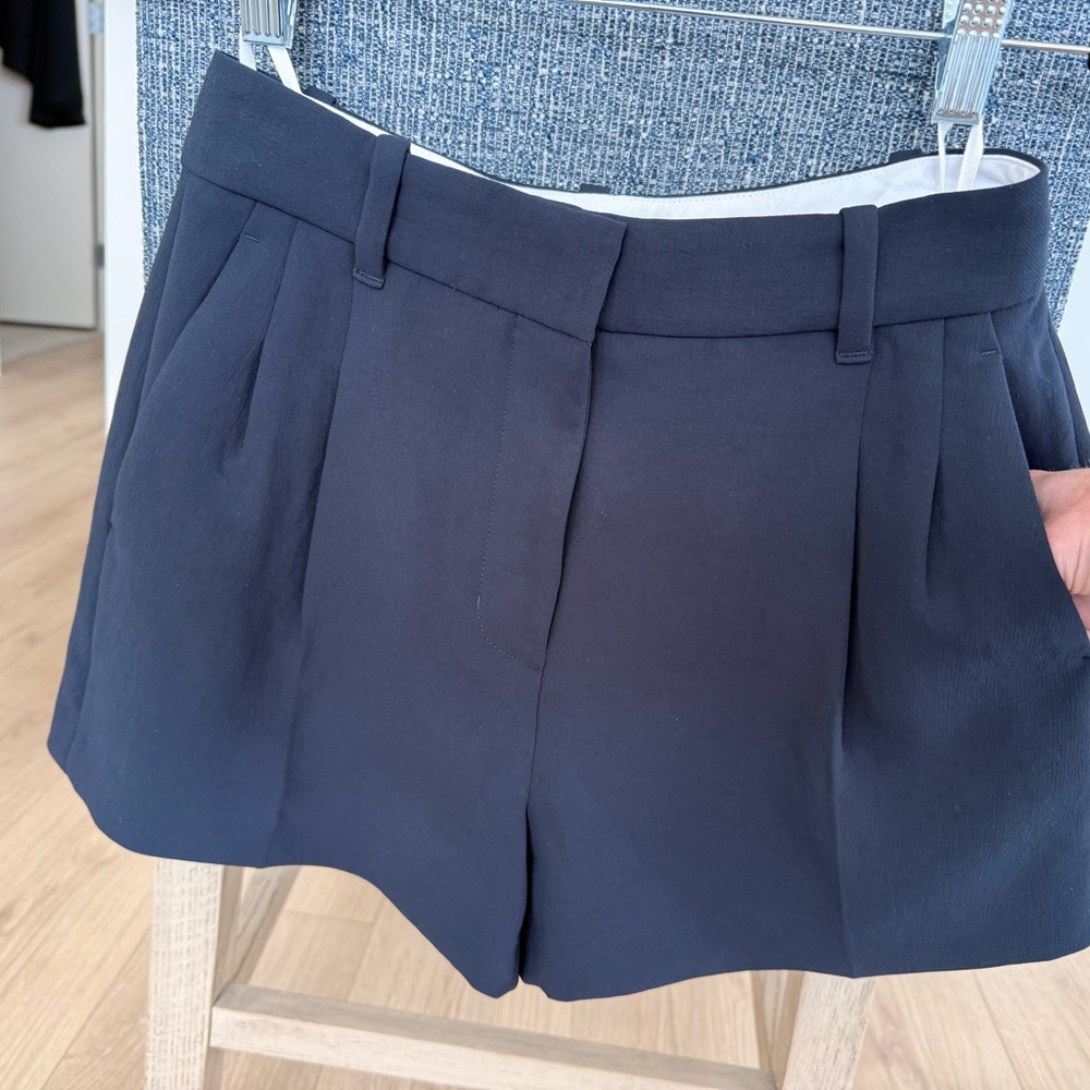 NWOT Aritzia Effortless Shorts - Mini Crepette | Size 2 - Picture 9 of 15